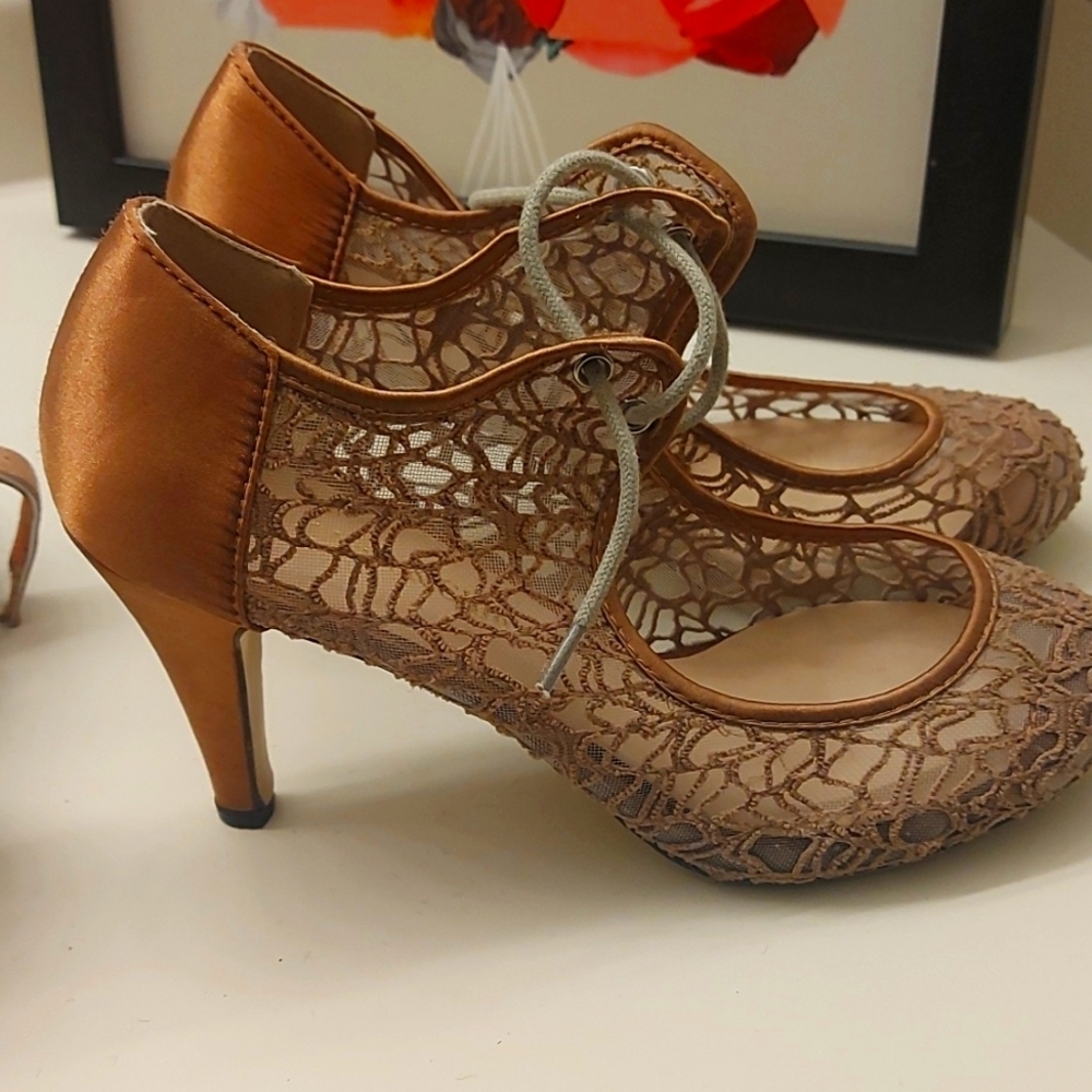 Satin and lace shoes